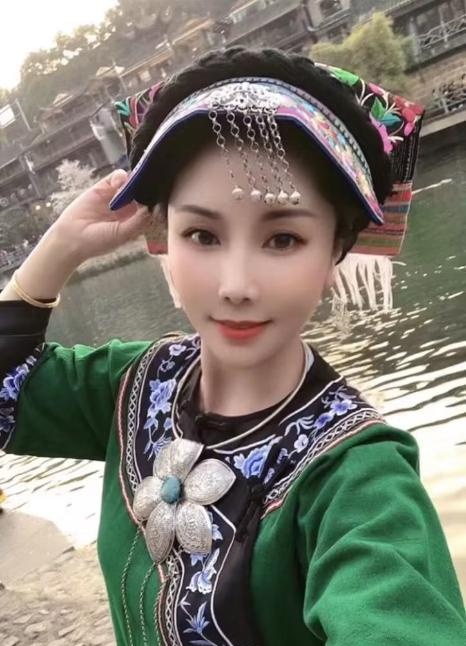 普陀苗族姑娘