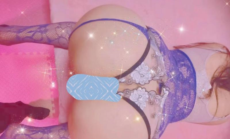 舌交美臀美乳少妇