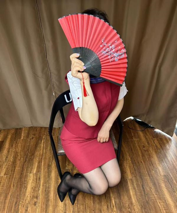 迈皋桥地铁站轻熟女