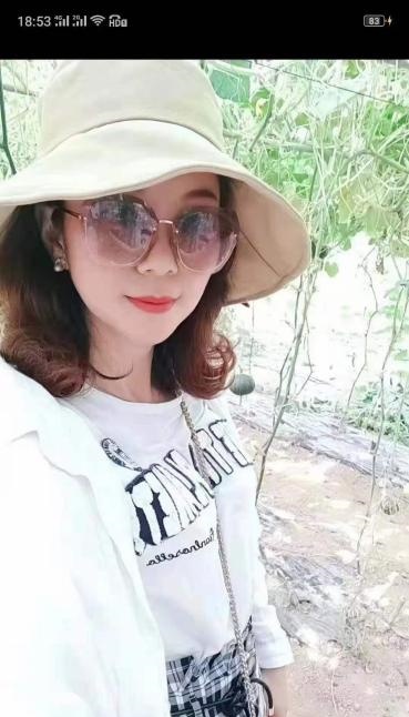 迈皋桥地铁站轻熟女