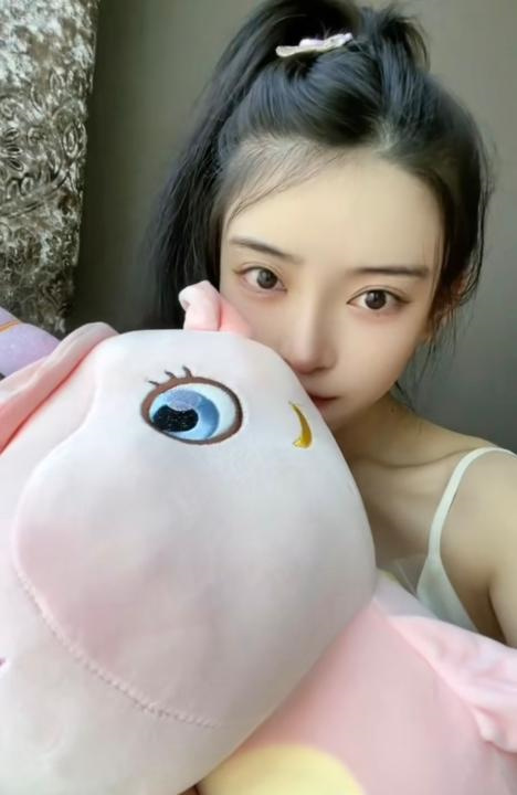 娇小型少女