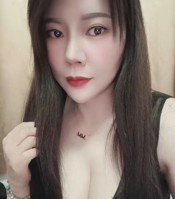体验胸大御姐芸芝