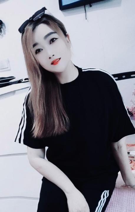 翻身站大胸泄火妹