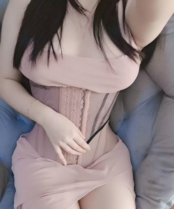 车灯大身材很好的小姐