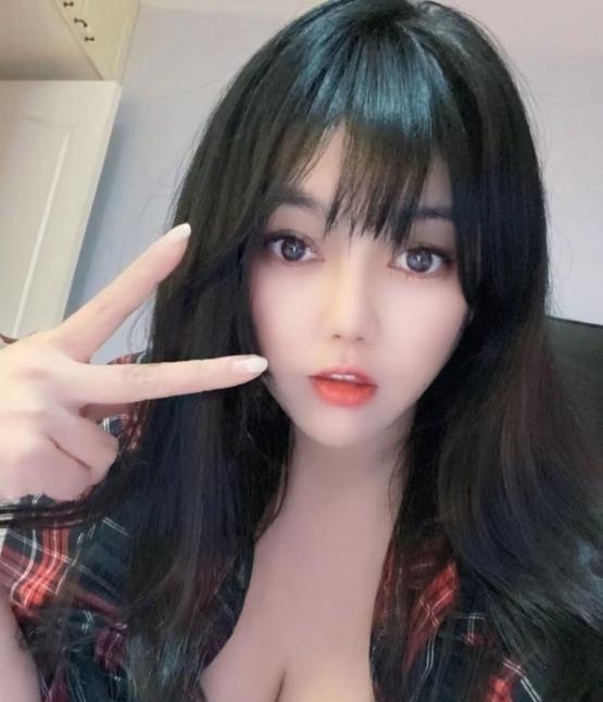 大胸蜜桃臀雪儿