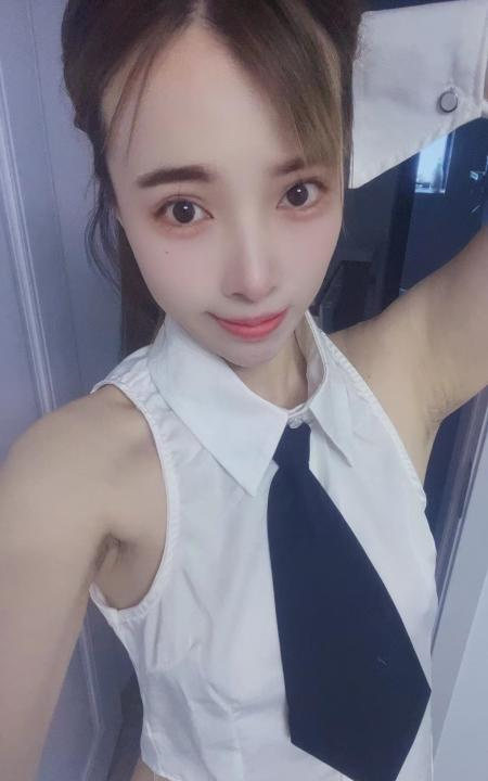 体验嫩逼妹