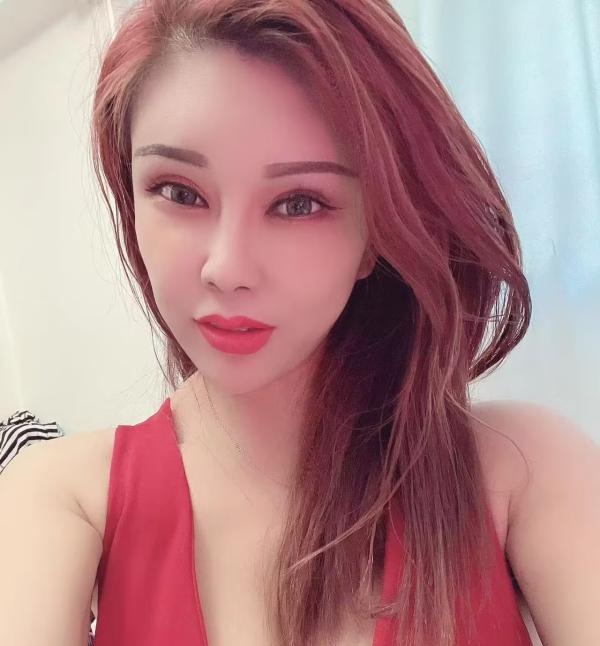 妩媚淫荡大奶少妇