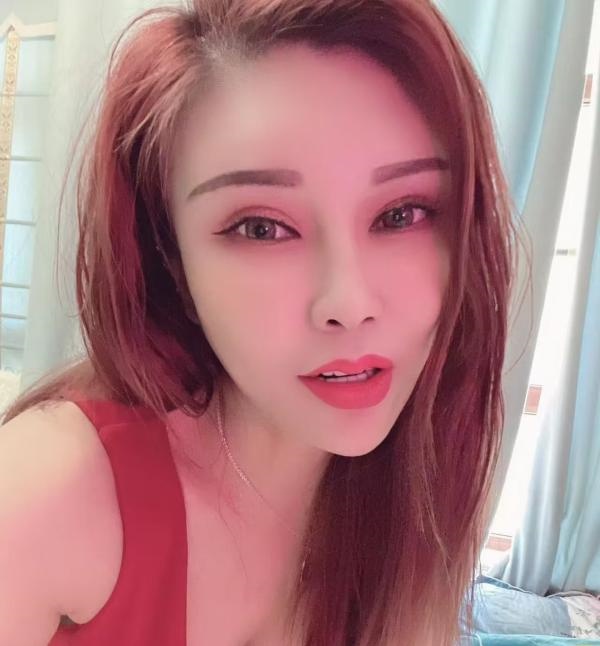 妩媚淫荡大奶少妇