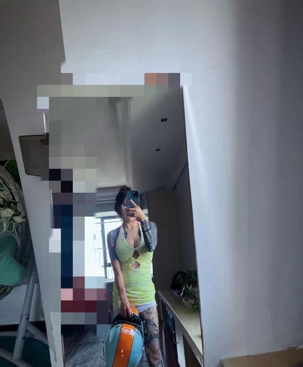 白金湾机车纹身小野猫