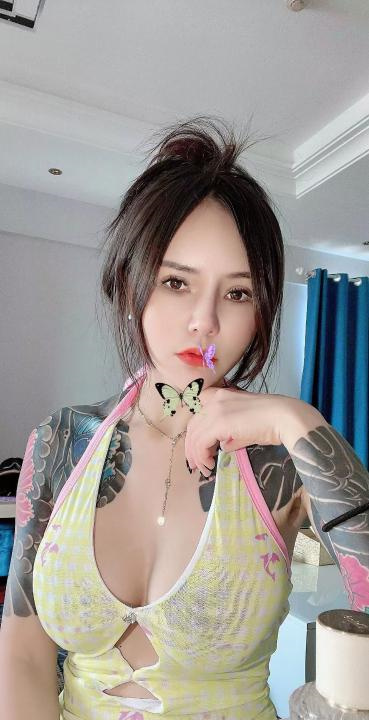 白金湾机车纹身小野猫