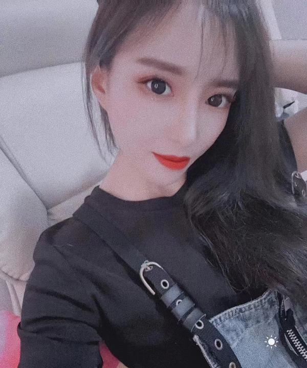 零零后花臂妹