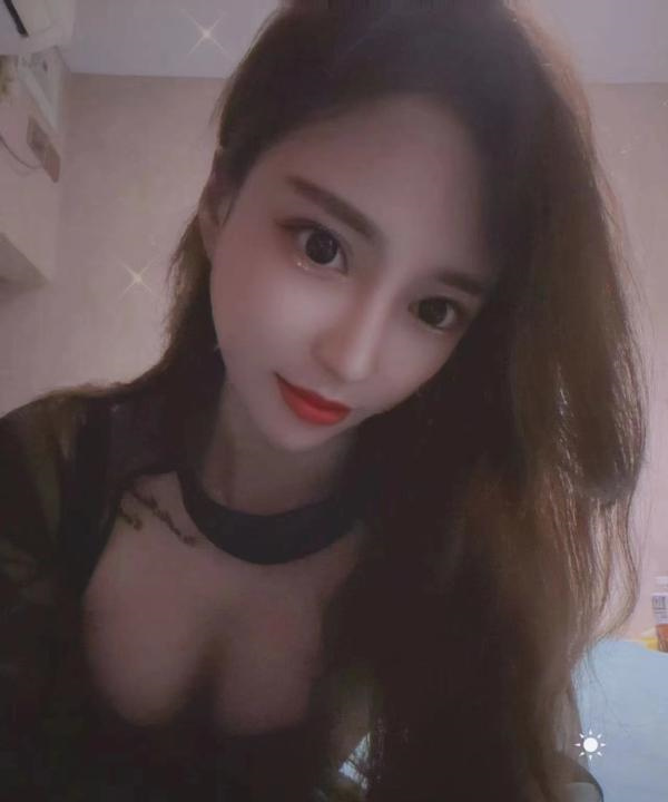 零零后花臂妹