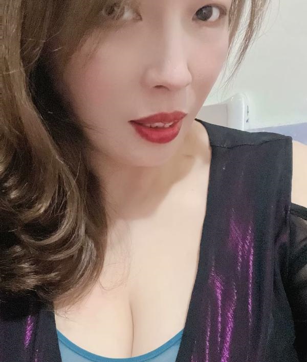 三峡广场美熟妇