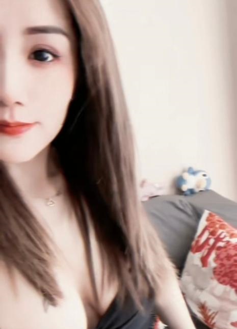 桥北小区里大胸小姐姐