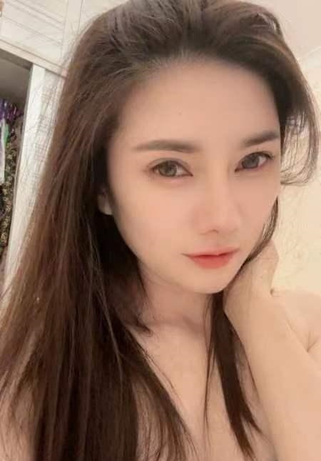 嘉禾望岗地铁站婉儿