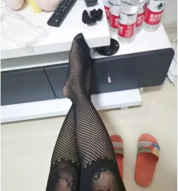 小巧玲珑的邻家姐姐