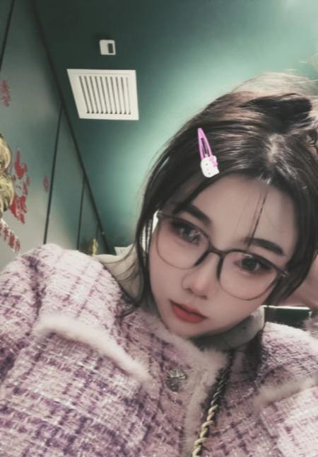 皇姑微胖女孩