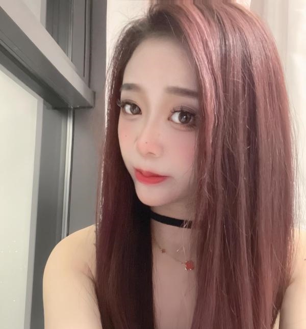 大眼长腿小姐姐