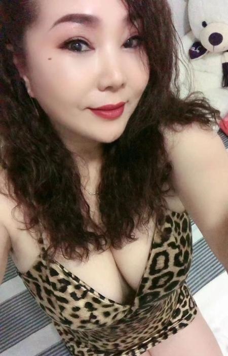 大奶肥臀美熟女回归