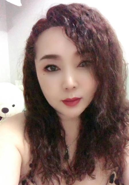 大奶肥臀美熟女回归
