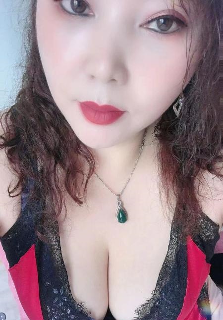 大奶肥臀美熟女回归