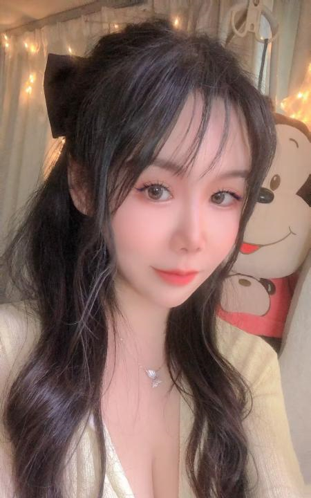 黑丝美女萌萌