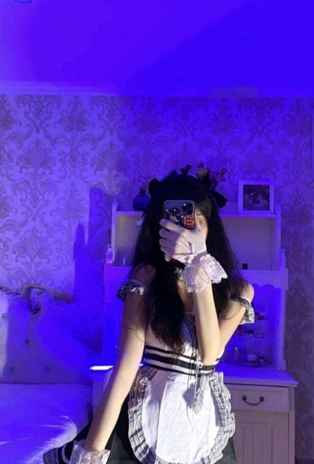 黑丝美女萌萌