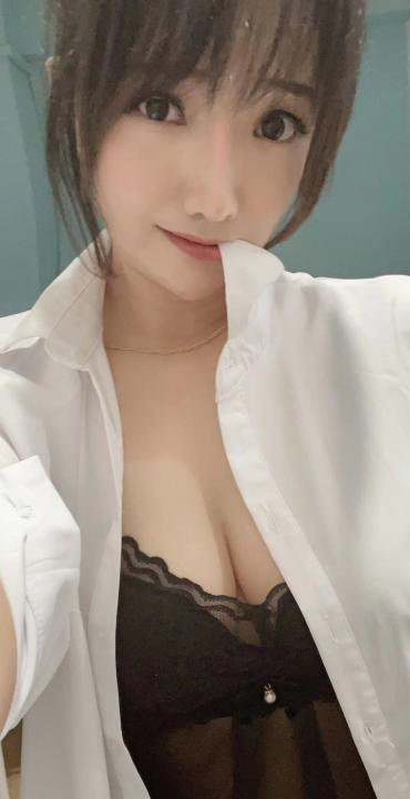 听话温柔大胸依依