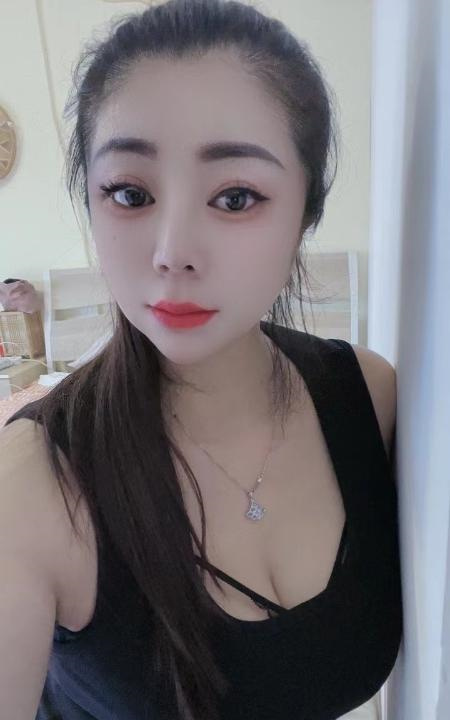 大胸骚女金莲后花园
