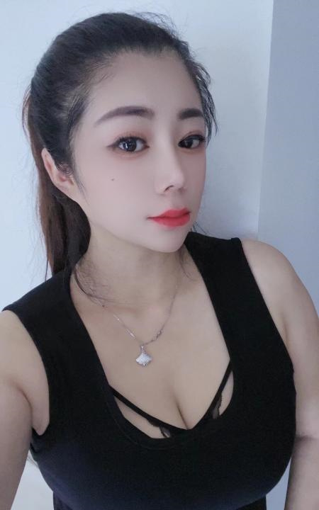 大胸骚女金莲后花园