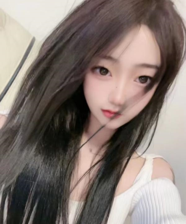 大胸嫩妹佩佩