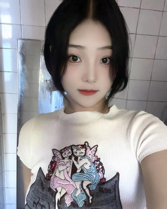 大长腿纹身妹