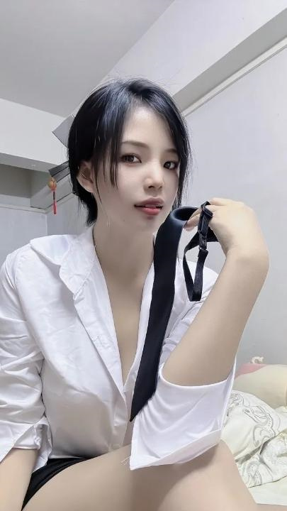 制服诱惑小骚货欣欣