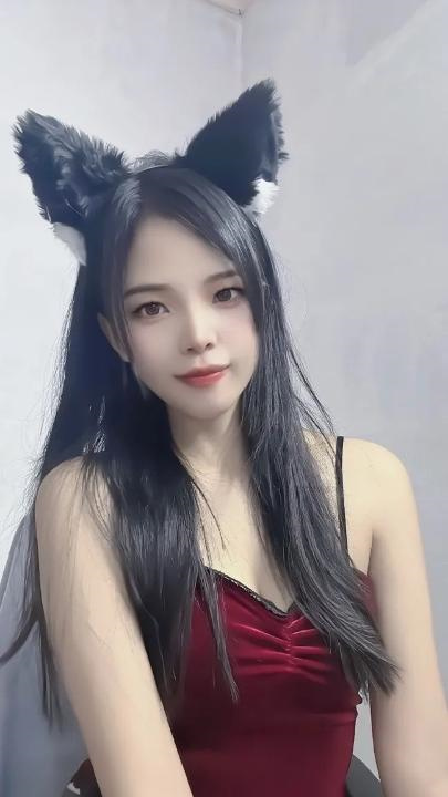 制服诱惑小骚货欣欣