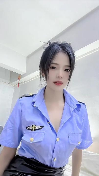 制服诱惑小骚货欣欣