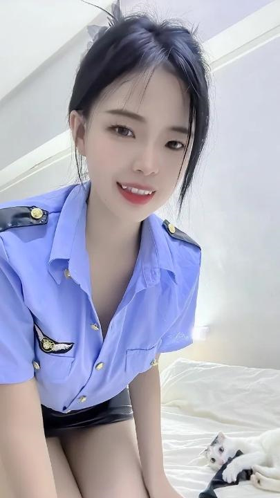 制服诱惑小骚货欣欣