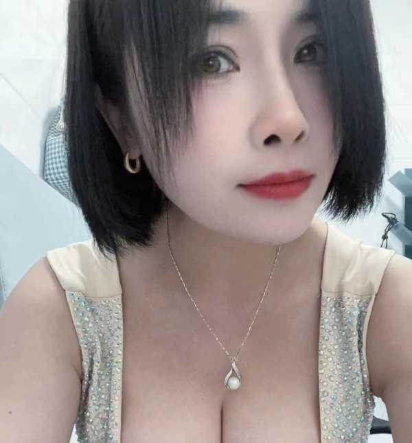 白云韵味少妇风儿