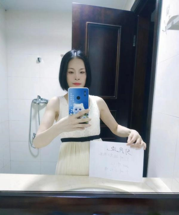 苗条高挑小红帽