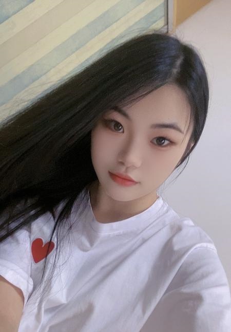 清纯肤白小可爱