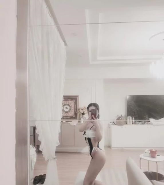 风骚性感服务系妹子