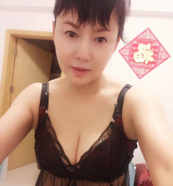 宝安大波少妇幂幂