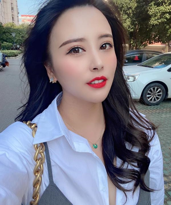 园区大胸少妇