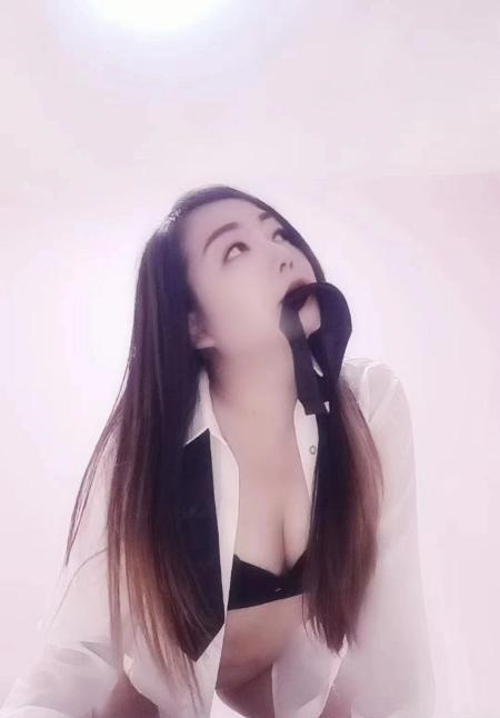 雨花大胸云朵妹子
