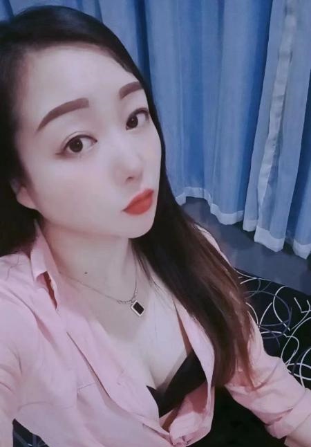 雨花大胸云朵妹子