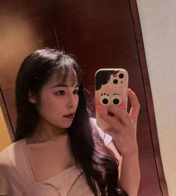 武昌身材匀称长腿女孩