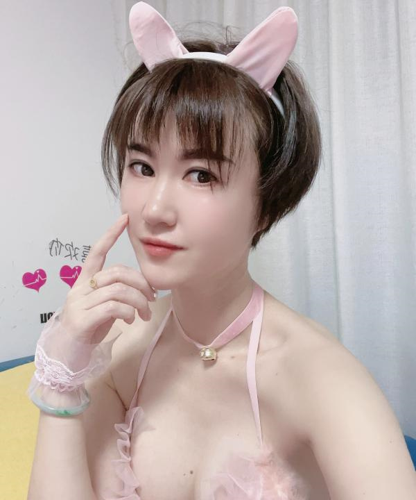 海珠区短发气质美女