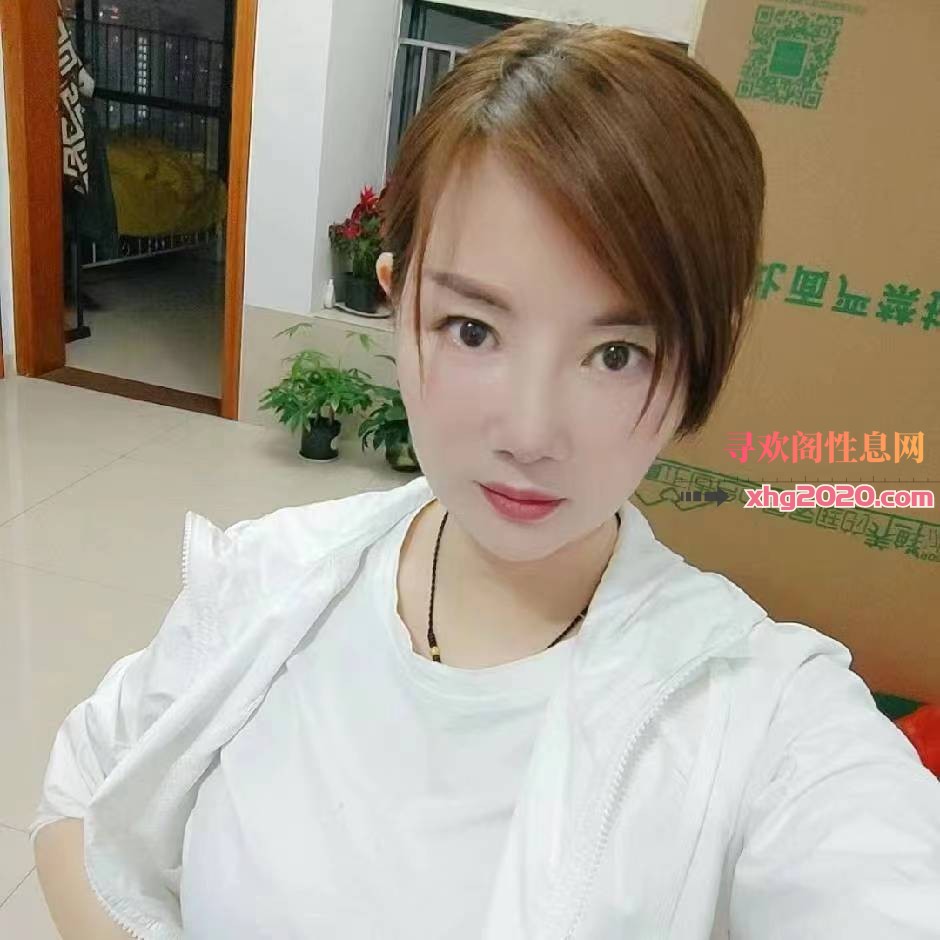 南城小少妇，车灯很大