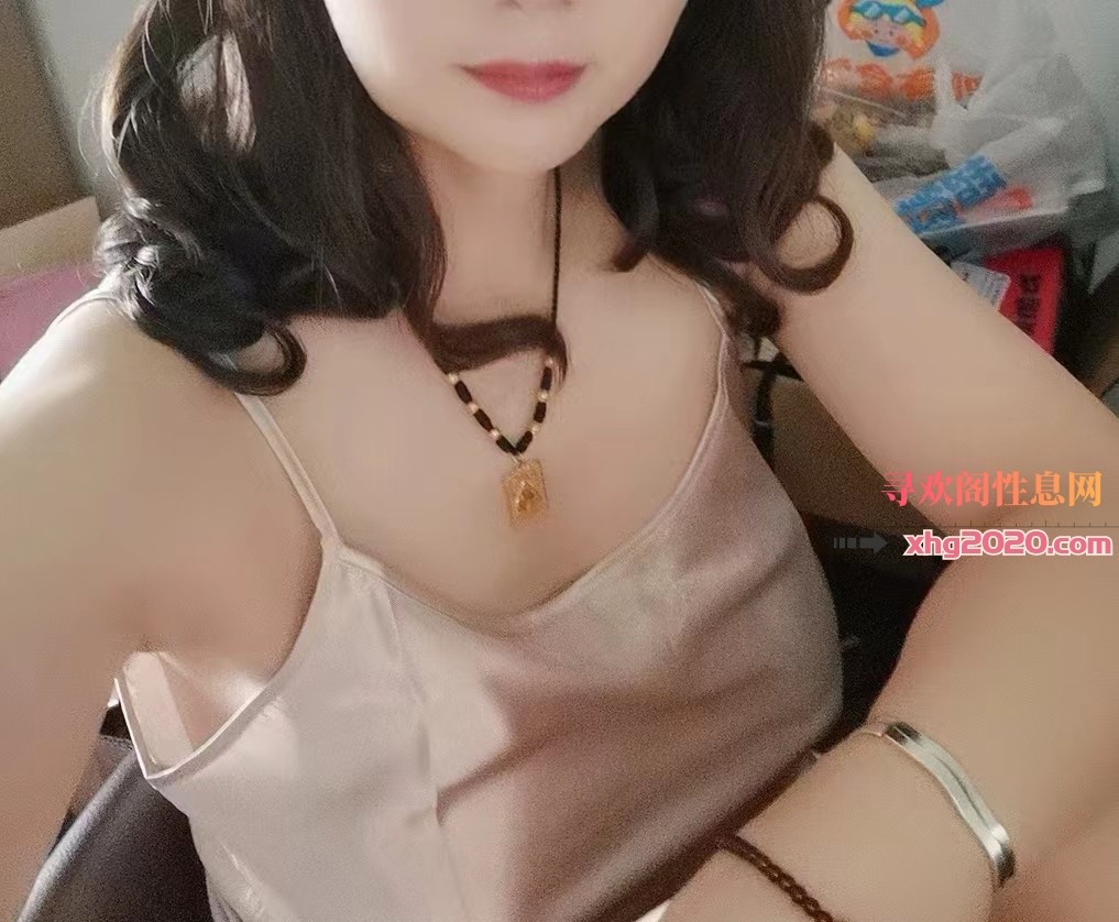 南城小少妇，车灯很大