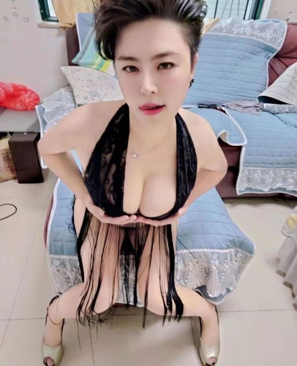 海珠短发御姐