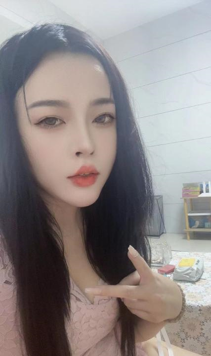 服务系妹子深深